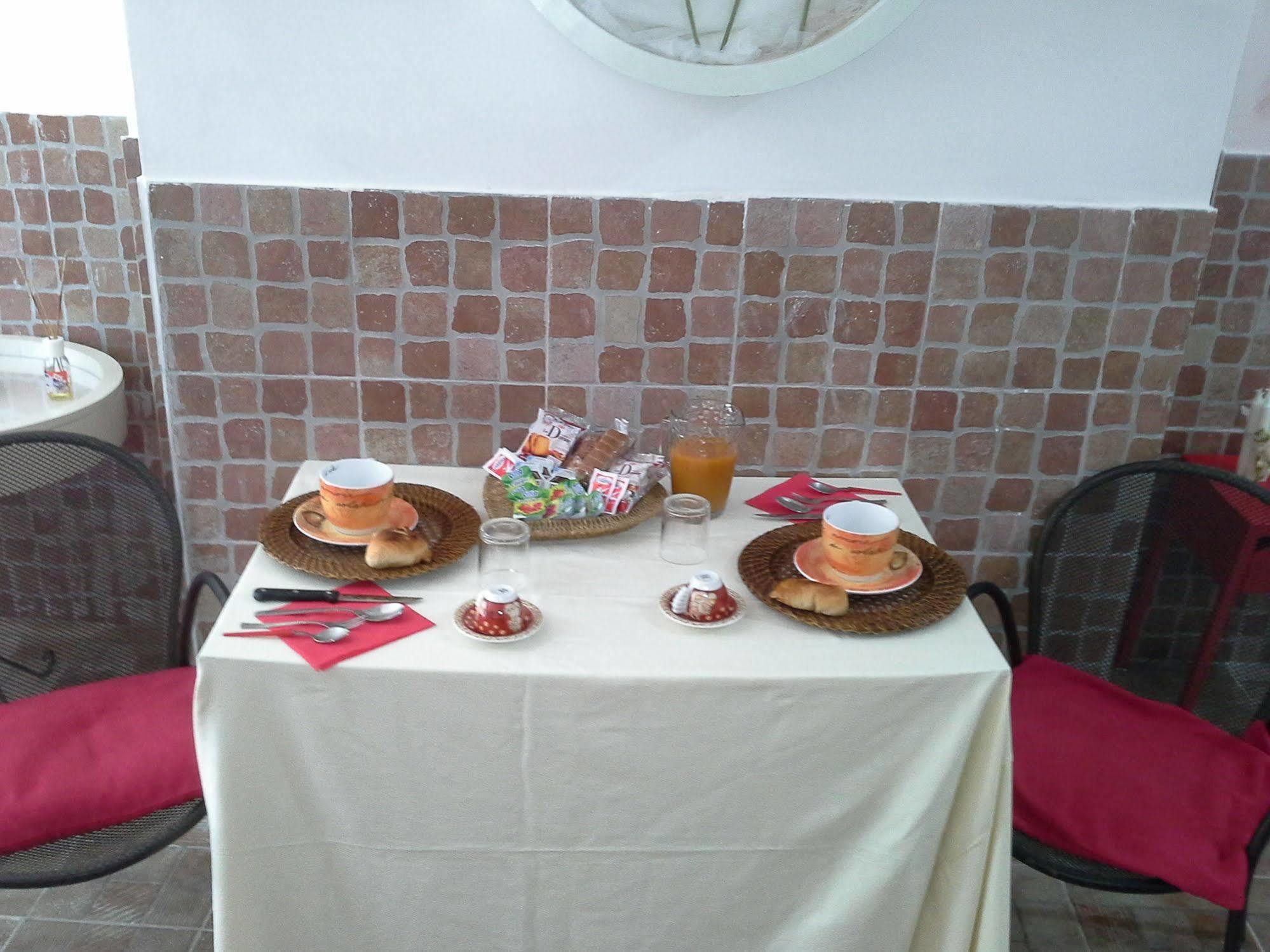 לינה וארוחת בוקר נאפולי I Giardini Di Capodimonte 2 מראה חיצוני תמונה
